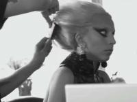 Lady Gaga při natáčení Viva Glam